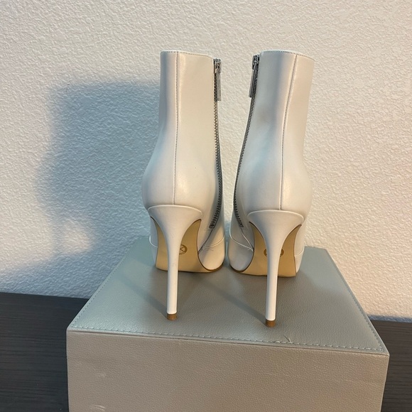 NWT Michael Kors Rue Stiletto Bootie Optic White Ankle Boot Size 6 - Picture 9 of 16
